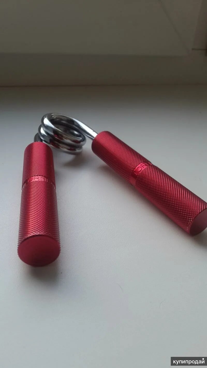 Эспандер кистевой torneo, 75 кг. Эспандер torneo красный. Эспандер кеттлер 15 кг. Torneo эспандер кистевой красный. Кистевой эспандер для армрестлинга.