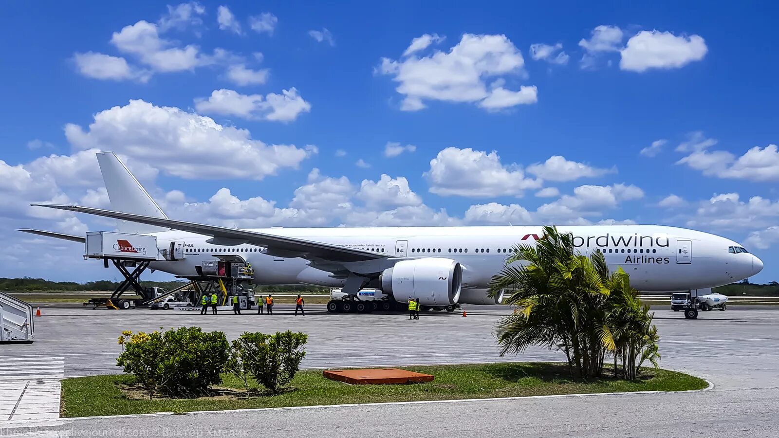 Регистрация на рейс southwind airlines. Боинг 777 300 er. Норд Винд 777-300. Боинг 777 300 er Норд Винд. Самолёт Boeing 777-300er.