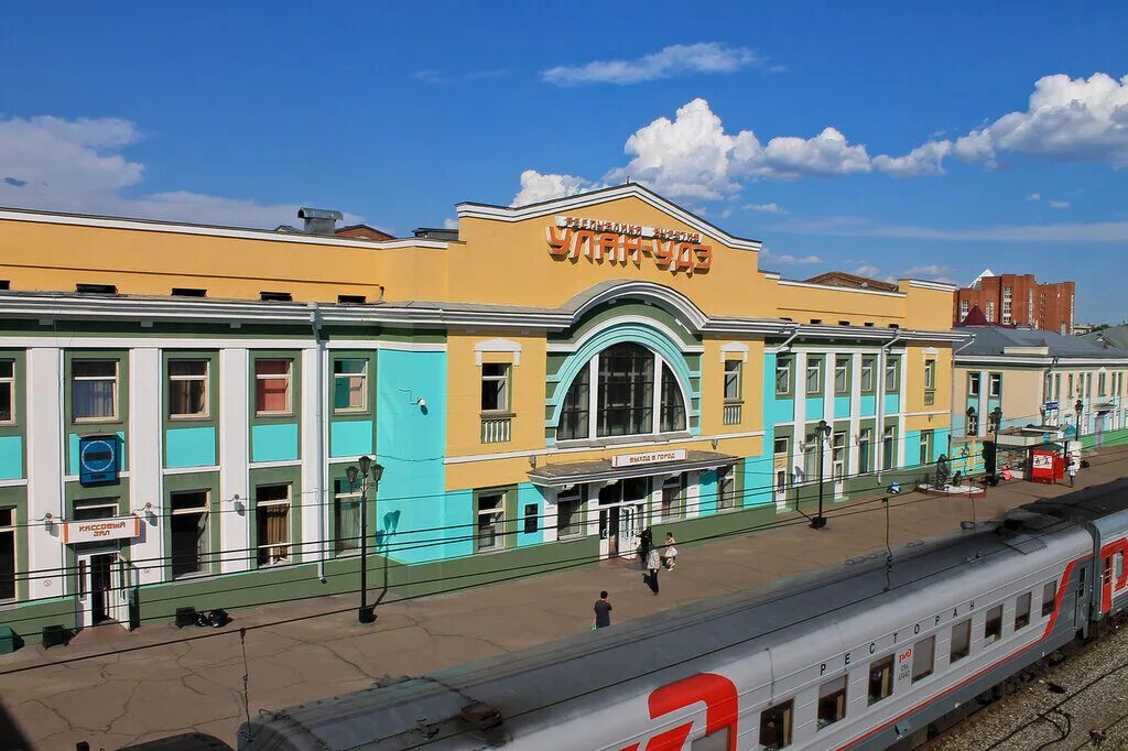 Улан д. Вокзал Улан-Удэ. Ж/Д вокзал Улан-Удэ. Железнодорожный вокзал город Улан-Удэ. ЖД станция Улан-Удэ.
