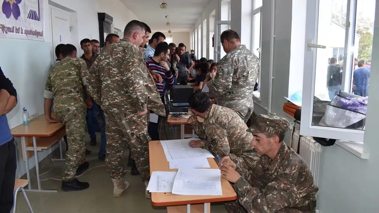 За добровольцем сохраняется рабочее. Добровольцем в армию армении. военная агрессия. военная часть в армении. военные ученые.
