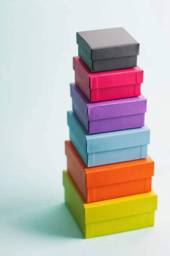 Разноцветные коробочки. Цветные коробки. Коробки для хранения картонные цветные. Коробки картонные цветные. Разноцветная коробка.