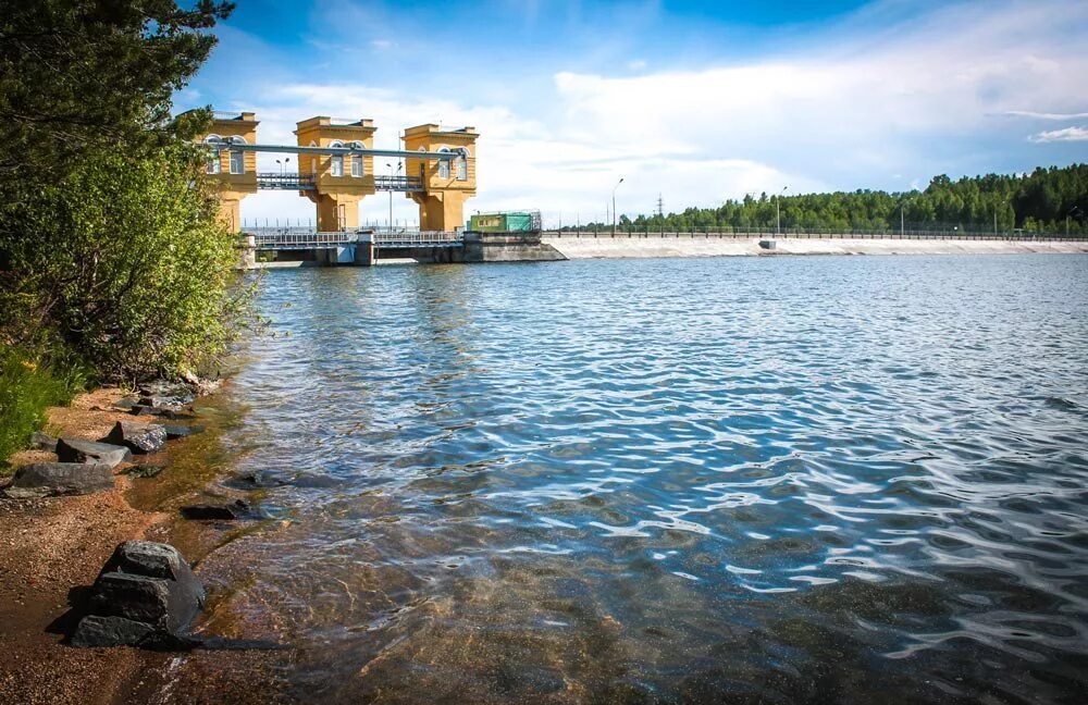 Поселок платина. Заречный Свердловская область водохранилище. Заречный Белоярское водохранилище. Белоярское водохранилище плотина. Заречный озеро Свердловская область.