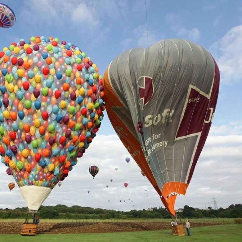 На воздушном шаре спб цена. Воздушные шары полет. Воздушный шар двое. Полет на шаре. Воздушный шар с корзиной.