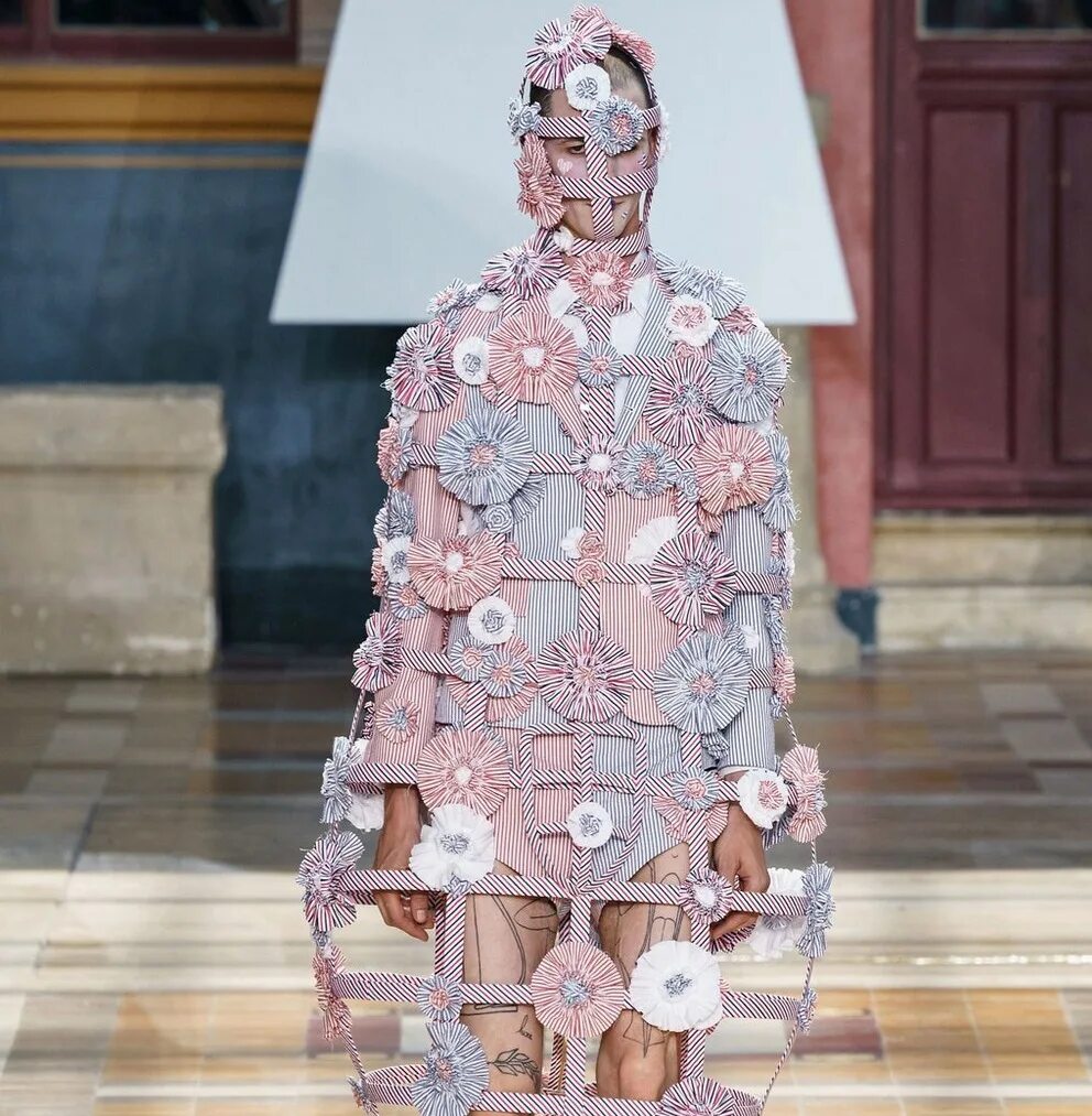 Джани версачи коллекция. Джанни версаче коллекции. Модные стильные вещи. Самая лучшая модно. Самая лучшая модно.