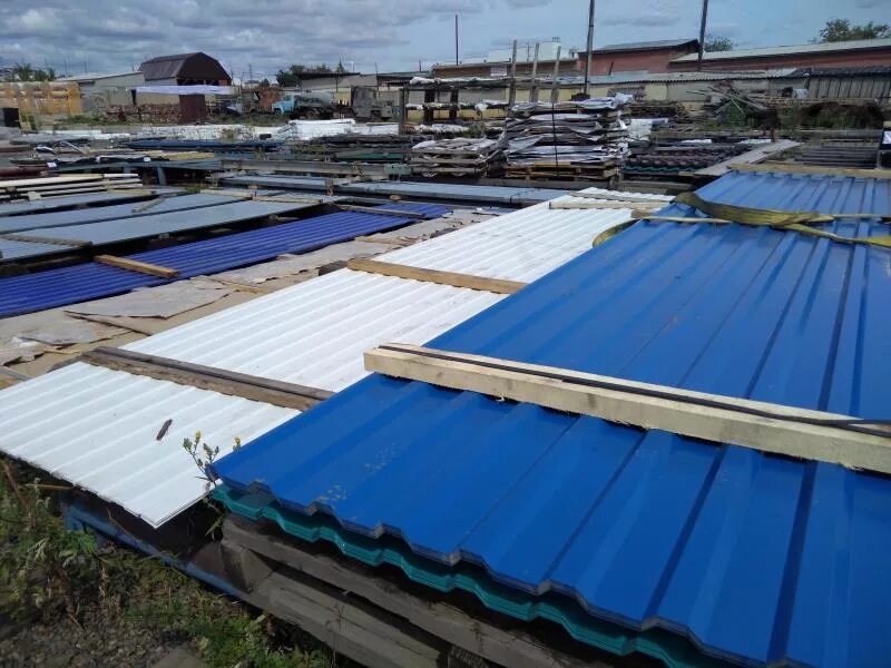 Чзпсн-профнастил челябинск. Упаковка профнастила. Тосина 12 профкомплект. Королевский завод профнастила здание. Профнастил рал 7024.