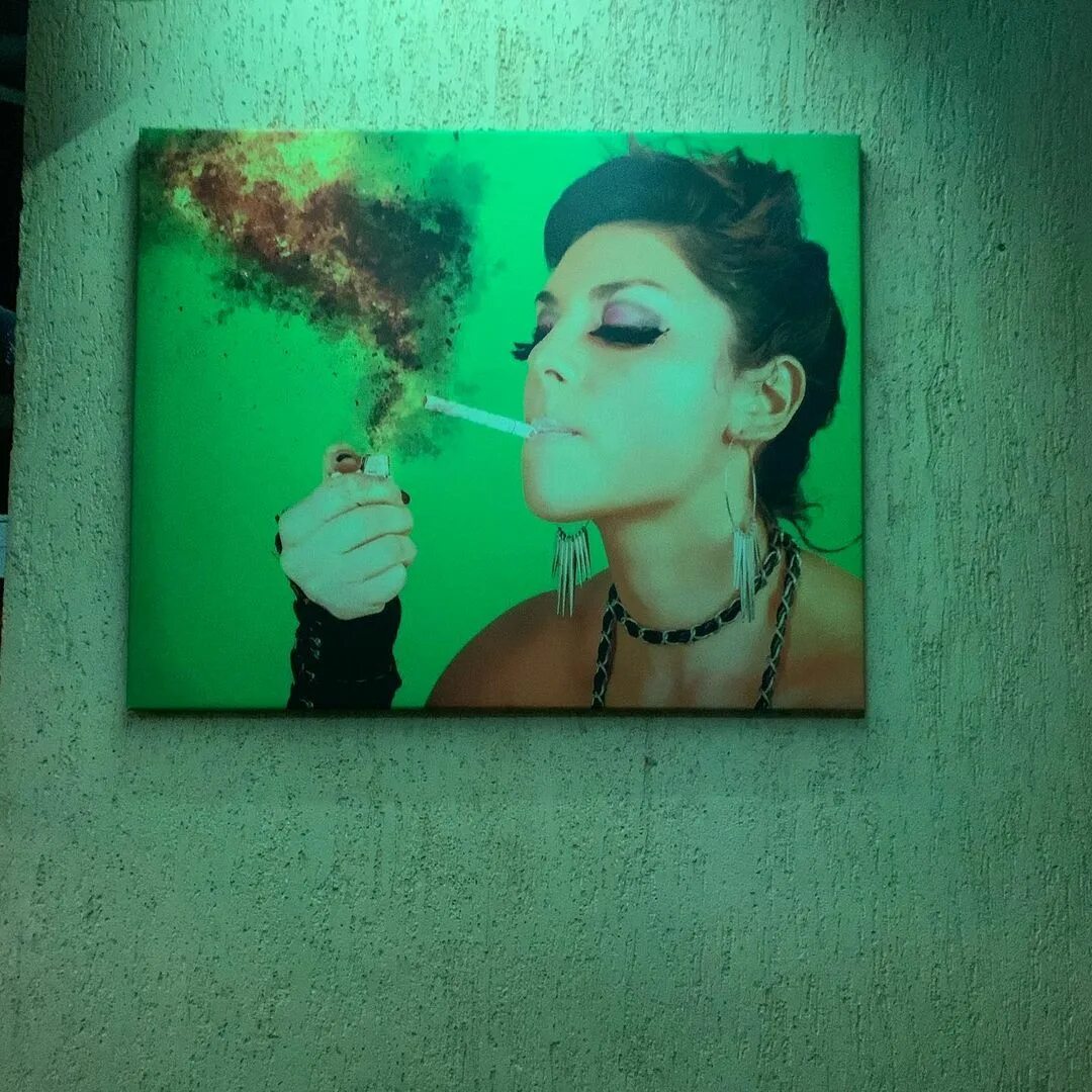 Инстаскмка даша. Insta smokes. Insta smokes. Insta smokes. Смок в окно на мираже 128.