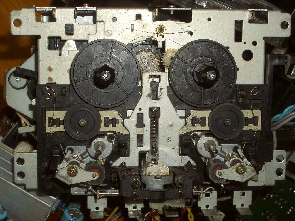 Лпм sanyo mr 2900. Что находится в магнитофоне. Teac v6030s лпм. Лпм кассетного магнитофона. Электроника м 327 лпм.