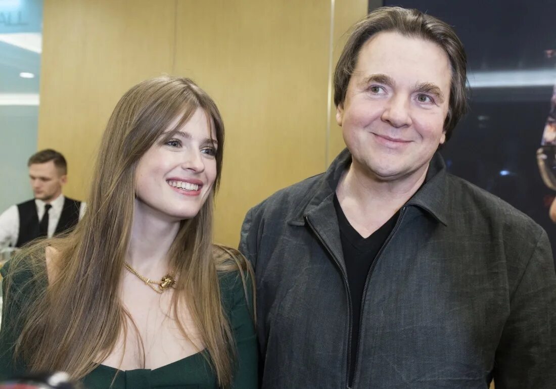 лариса синельщикова и эрнст. константин эрнст и софья. юлия эрнст кто муж. жена эрнста национальность. жена эрнста национальность.