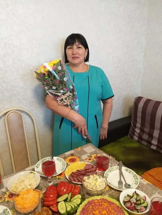 Д райса. Калиева 52 лет. райса едельбаева.