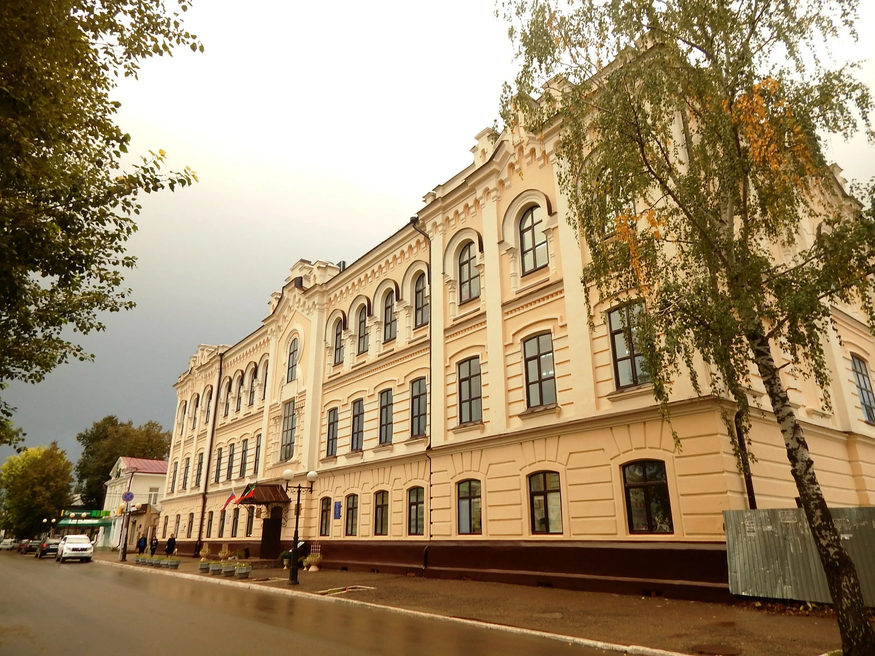Здание чистополя. Чистополь духовное училище. здание духовного училища чистополь. чистополь гимназия. гимназия 1 чистополь.