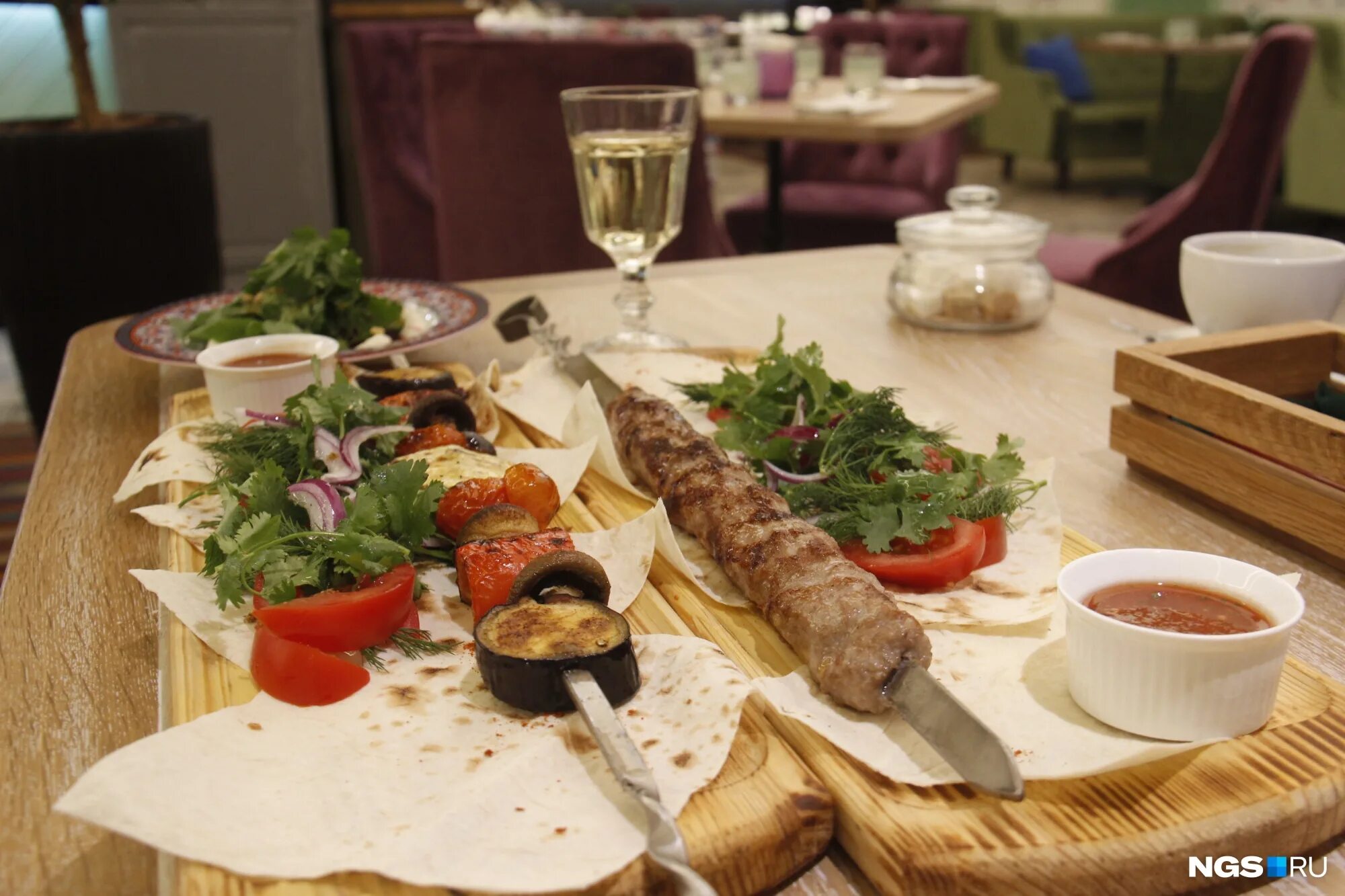 кавказская пленница кафе москва. бар кавказская пленница пенза. кафе кавказской кухни владивосток. ресторан национальной кухни. кавказец ресторан.