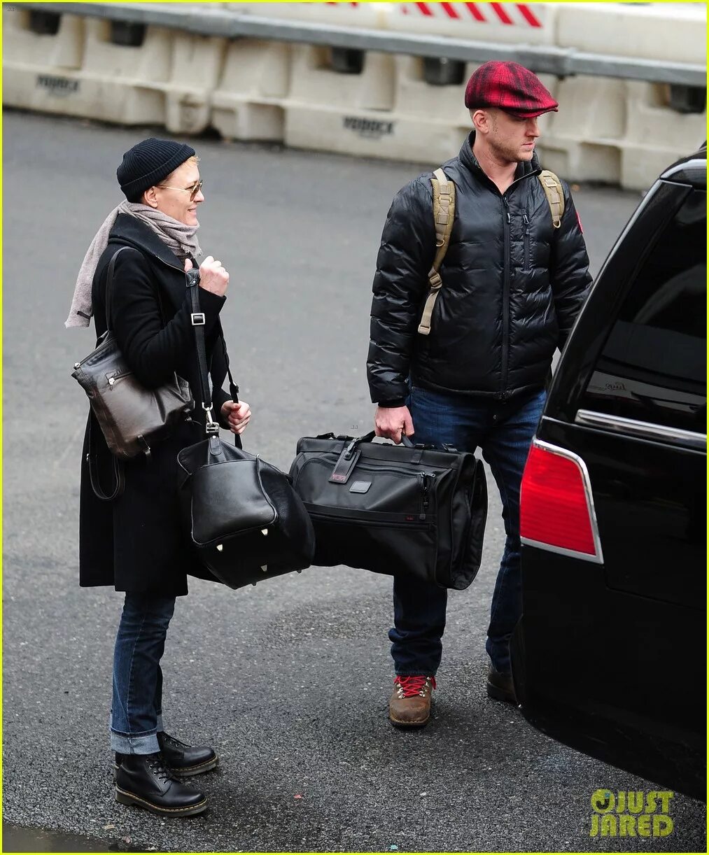 Педали для велотренажера 1/2. Пассивное poe распиновка. Люди на перроне вокзала. Вокзал кингс кросс. Pairing station.