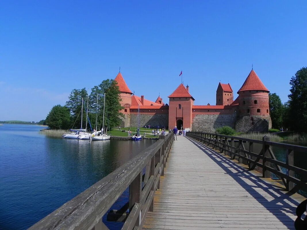 Тракайский замок. Город Тракай Литва. Замок Тракай. Таракайский замок Литва. Замок на озере Тракай Литва.