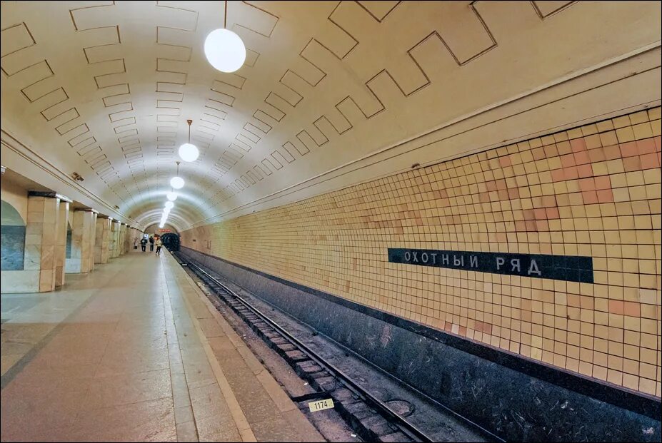 Станция охотный ряд сокольнической линии. М охотный ряд 1935. Станцию рядом. Вестибюль станции метро охотный ряд. Парк культуры (станция метро, сокольническая линия).