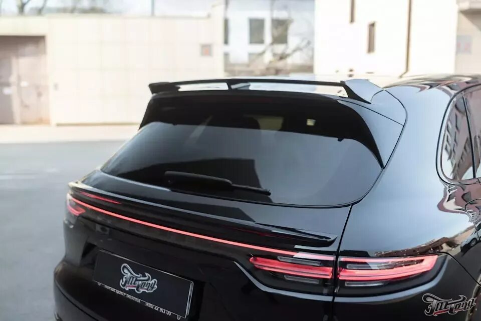 Porsche cayenne с антикрылом. Porsche panamera 2 карбон спойлер. Porsche 911 спойлер. Спойлер панамера 2020. Спойлер порше панамера.