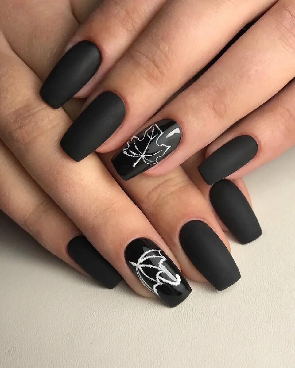 The color of the mood is black ... Beauty hacks nails, Chic nails, Casual nails