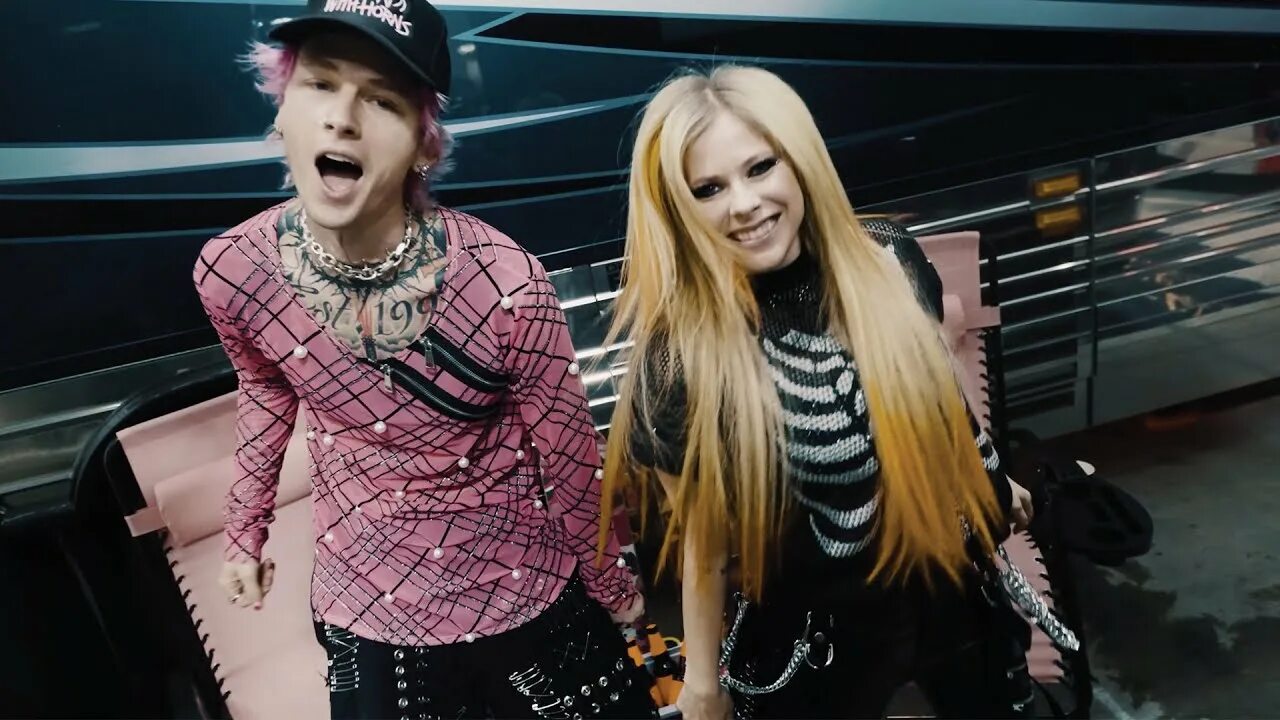 Machine Gun Kelly avril Lavigne. Аврил Лавин 2022. MGK И Авриль Лавиль. Аврил Лавин сейчас 2022. Avril lavigne boi