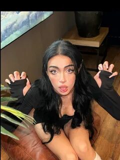 chloemarini OnlyFans wallpaper. chloemarini OnlyFans profile picture. 