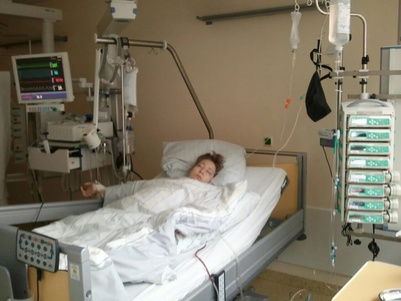 коронавирусе на аппарате ивл. ивл аппарат при коронавирусе. находится на ивл в реанимации. аппарат ивл jenny. неинвазивная вентиляция легких - ивл;.