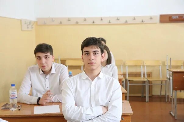 У 25 девятиклассников. Девятиклассники. Экзамен по физике школа 214. 96% Дагестанских учеников не сдали ОГЭ.