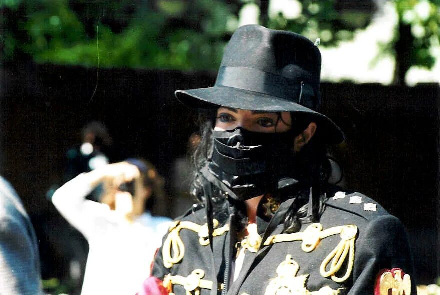Michael jackson video. Маска Майкла Джексона. Michael Jackson 1968.