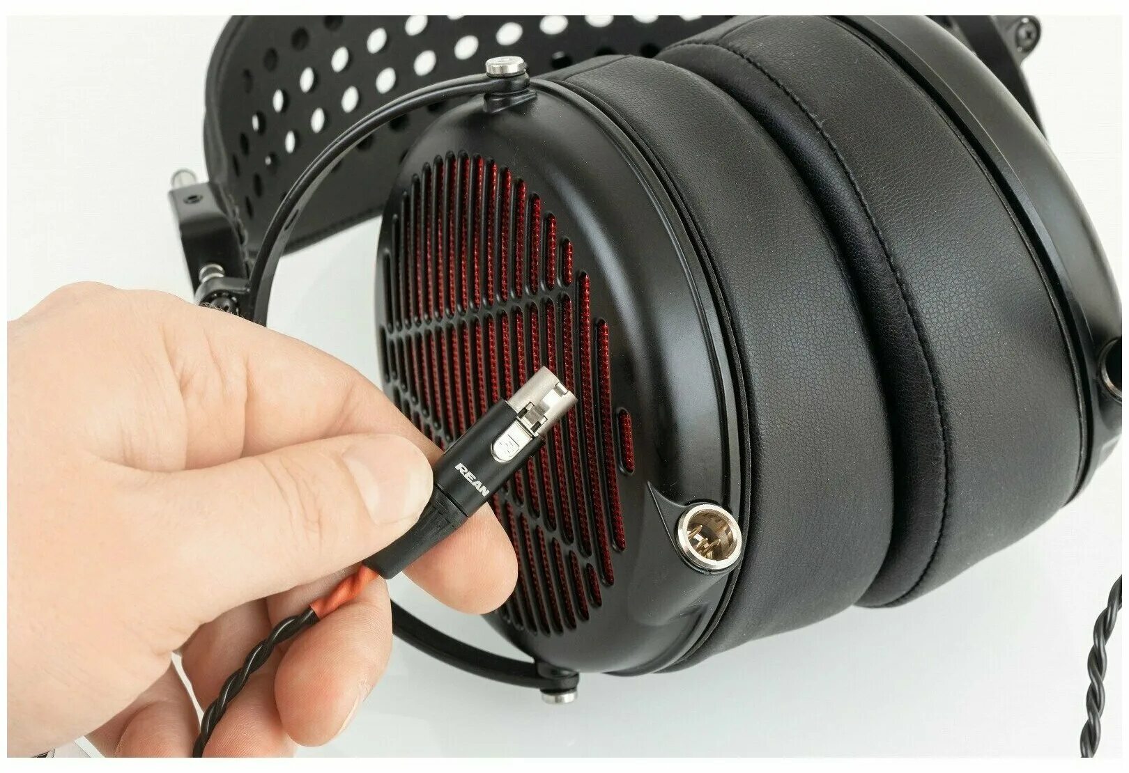 Audeze lcd gx. Audeze lcd gx. Audeze lcd-gx на голове. Наушники audeze lcd-gx. Фото audeze lcd-gx.