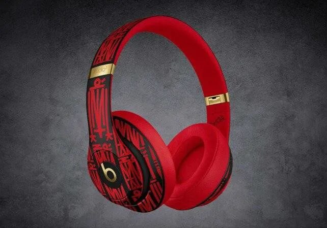 Beats реклама. Наушники Beats Studio 3. Наушники битс студио 2022. Beats by Dr Dre Studio 3. Наушники Monster Beats Аэрофлот.