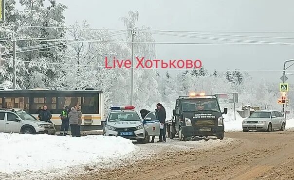 Расписание 31 автобуса хотьково мостовик. Автобус Мостовик Сергиев Посад. ДТП на трассе Хотьково Мостовик. Авария в поселке Мостовик.