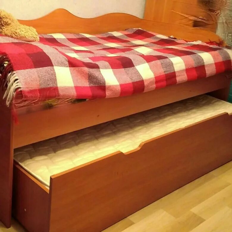 Кровать двойная выдвижная. Кровать дуэт 8. Кровать выкатная взрослая. Кровать двухъярусная выдвижная взрослая.