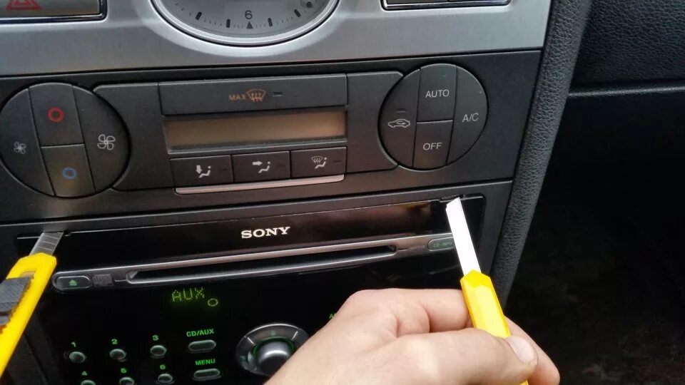 Как снять магнитолу BMW 