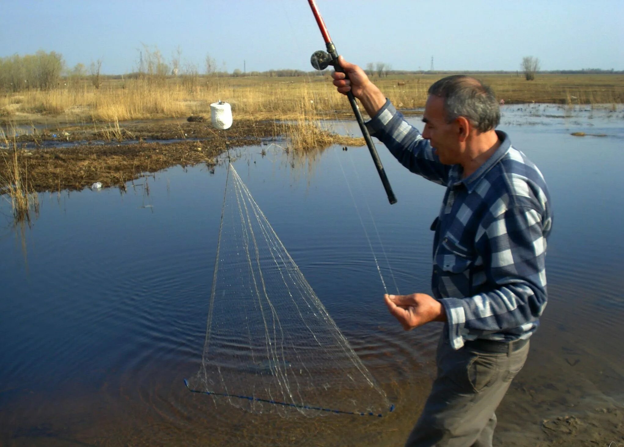 снасти для ловли рыбы. способы рыболовства. кривда снасть. рыболовные браконьерские снасть паук. сеть для рыбалки.