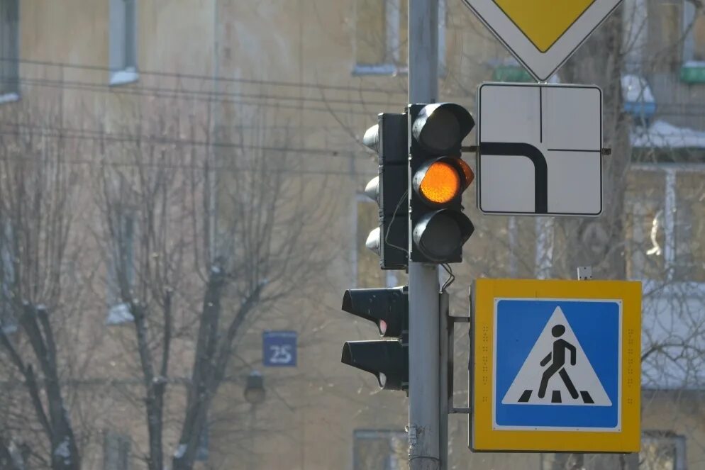 Штраф за проезд на желтый сигнал. Умный светофор. умные светофоры красноярск. светофор в ереване. можно ли ехать на желтый.