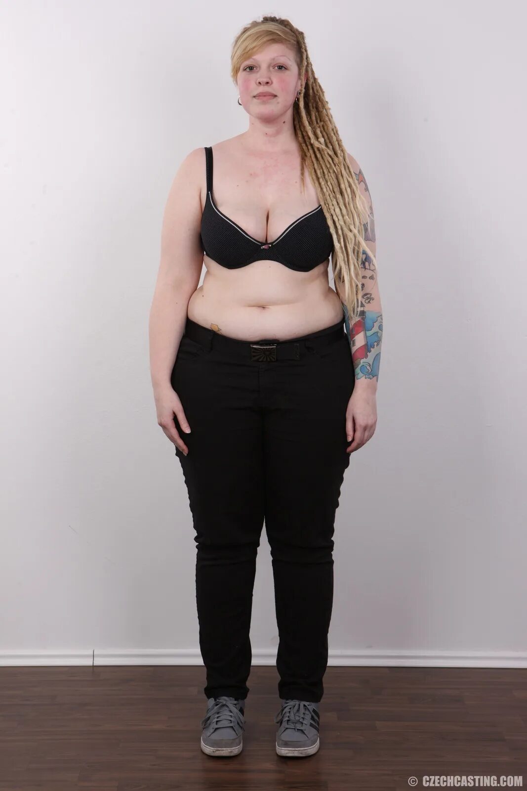 Katerina 5215. Пухленькая девушка на кастинге. Чешский кастинг 5215 актриса катерина. Чешский кастинг петра 9592. Красивые женщины на кастинге.