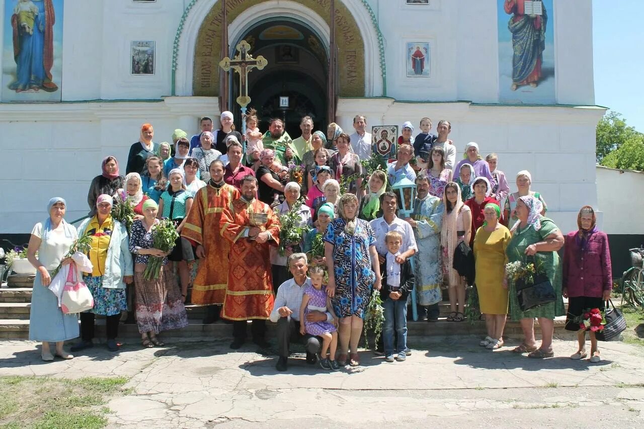 Новости каменка днепровская запорожской. Каменка-Днепровская Церковь. Храм Святой Троицы с Конгаз. Каменка-Днепровская новости. Каменка ЛНР храм.