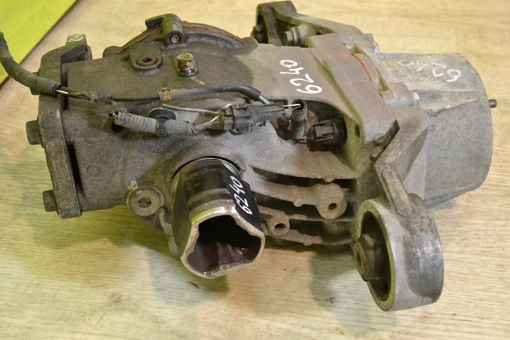 Задний мост на рав4 3 поколения. Редуктор заднего моста рав 4. Задний редуктор рав 4 2008. Кронштейн заднего редуктора рав 4. Редуктор заднего моста рав 4.