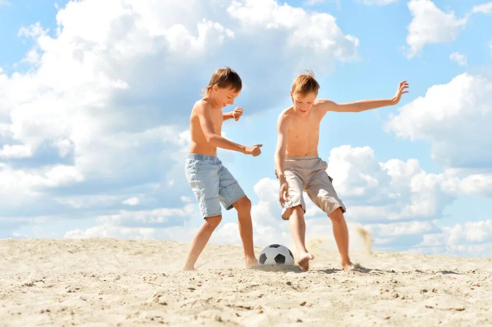 My brother plays football. Братья играют. Два брата играют в футбол. 3 Brothers playing. Два брата играют дружно.