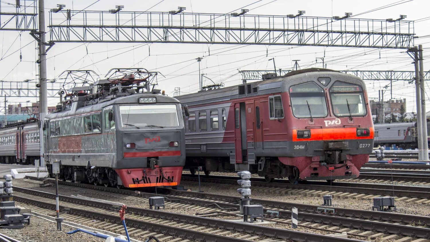 Электричка береговая новосибирск. Электропоезда Новосибирск. Электричка Изынский Новосибирск. Станции электропоездов Новосибирской области. Электричка Искитим Новосибирск.