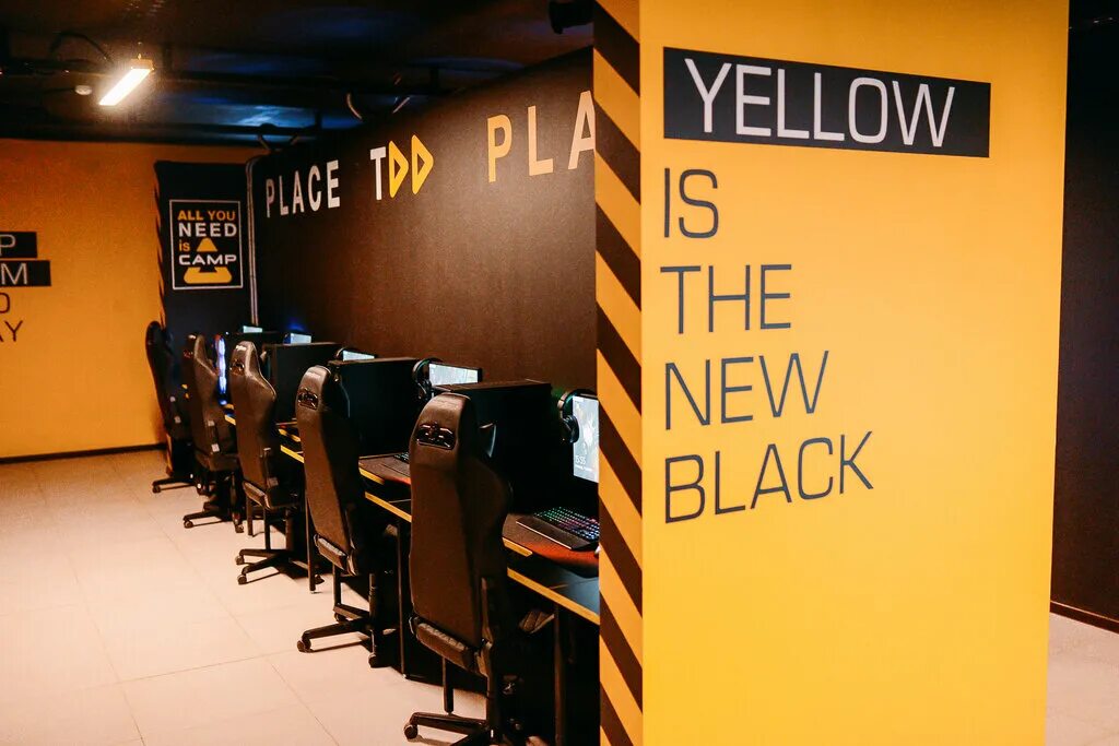 Компьюторные клубы в воронеж. Компьютерный клуб воронеж. Киберспортивный клуб. Игровой клуб воронеж. Компьютерный зал.