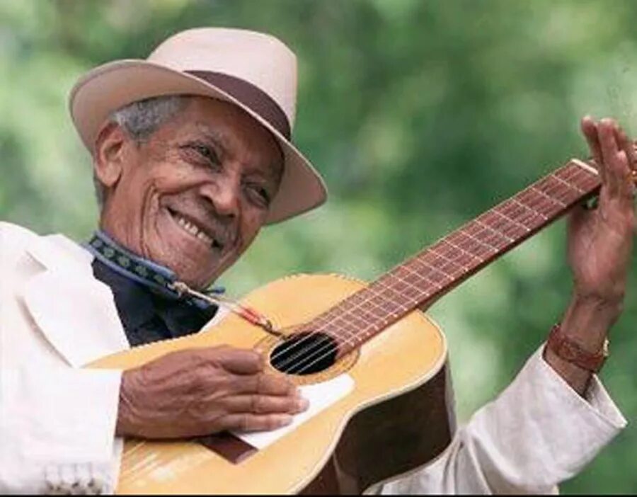 Компай Сегундо. Кубинские гитаристы. Кубинские исполнители. Известные кубинские музыканты. Известные кубинские