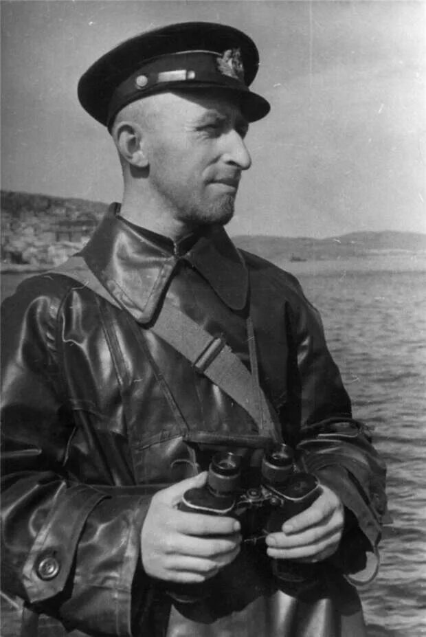 Забытые моряки андрей дворников. Забытые моряки. Зиганшин поплавский. Моряки hms. Фильм «моряк короля».