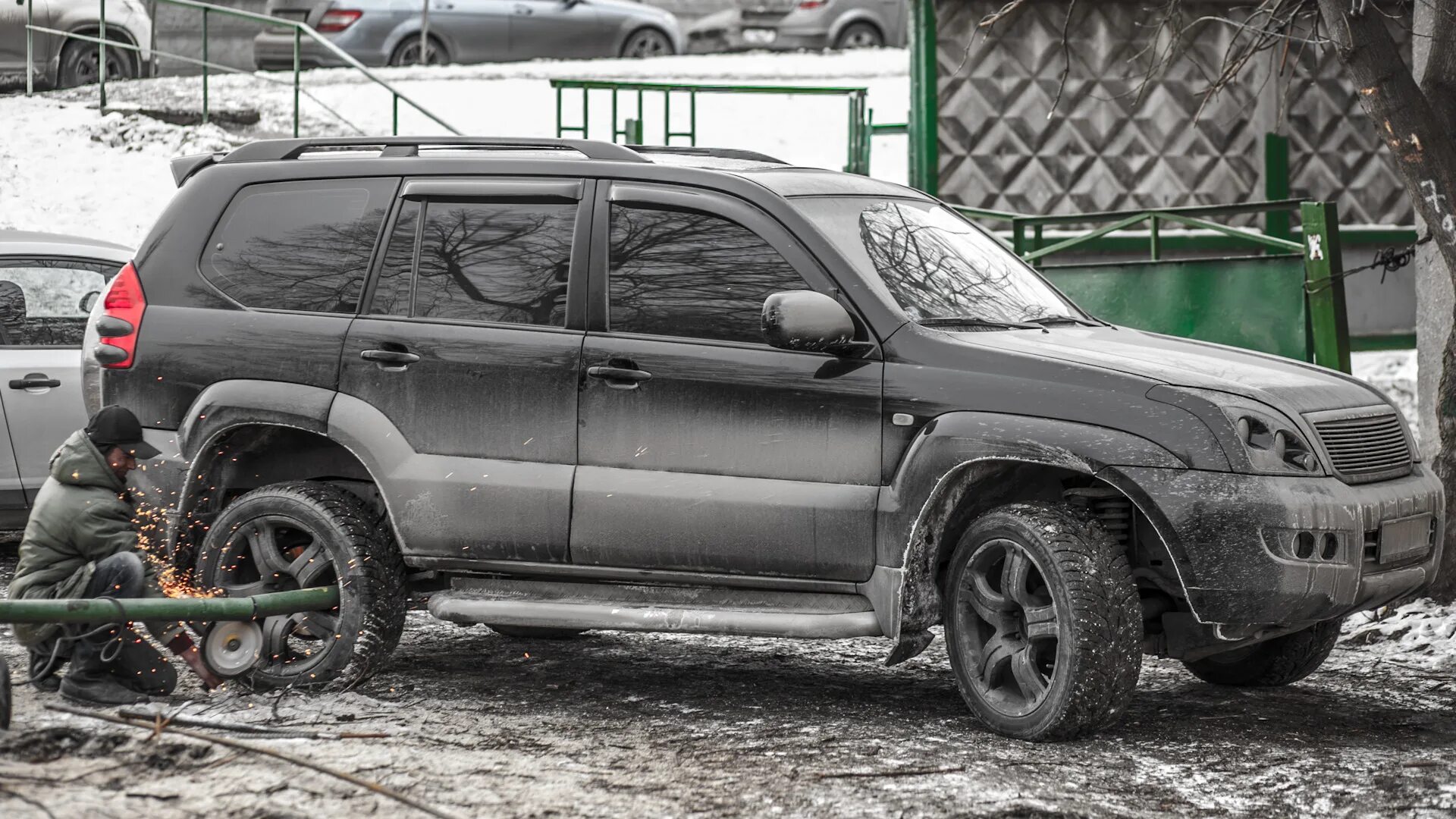 Кругом тонирован 47. Прадо 120 тонированный. тойота ленд крузер 120 прадо тонировка круг. prado 120 тонированный. prado 120 тонированный в круг.