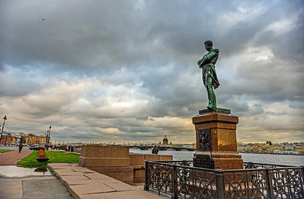 Санкт петербург первый 2018. Лейтенанта Шмидта наб.памятник Крузенштерну. Памятник и ф Крузенштерну на набережной лейтенанта Шмидта. Крузенштерн памятник в СПБ. Набережная лейтенанта Шмидта Санкт-Петербург.