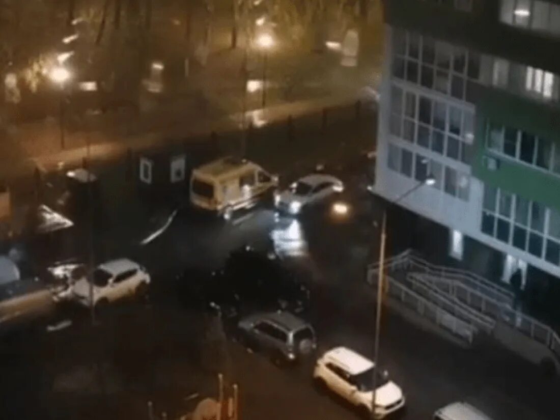 Девочка упал 9 этаж. В подольске девушка выпала из окна. Девочка на трансляции спрыгнула с окна. Девочка упал 9 этаж. Девушка упавшая с девятого этажа как выглядит.