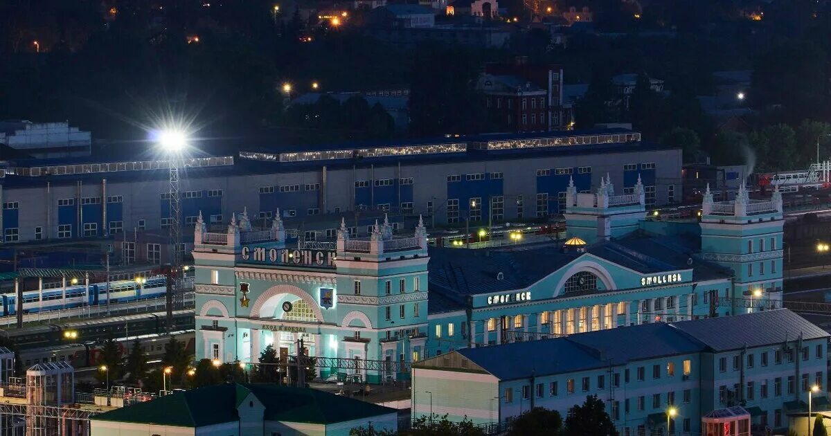 Ржд смоленск телефон. Железнодорожный вокзал Смоленск, Смоленск. Смоленский ЖД вокзал. Смоленск ЖД вокзал ночной. Смоленский вокзал в Смоленске.