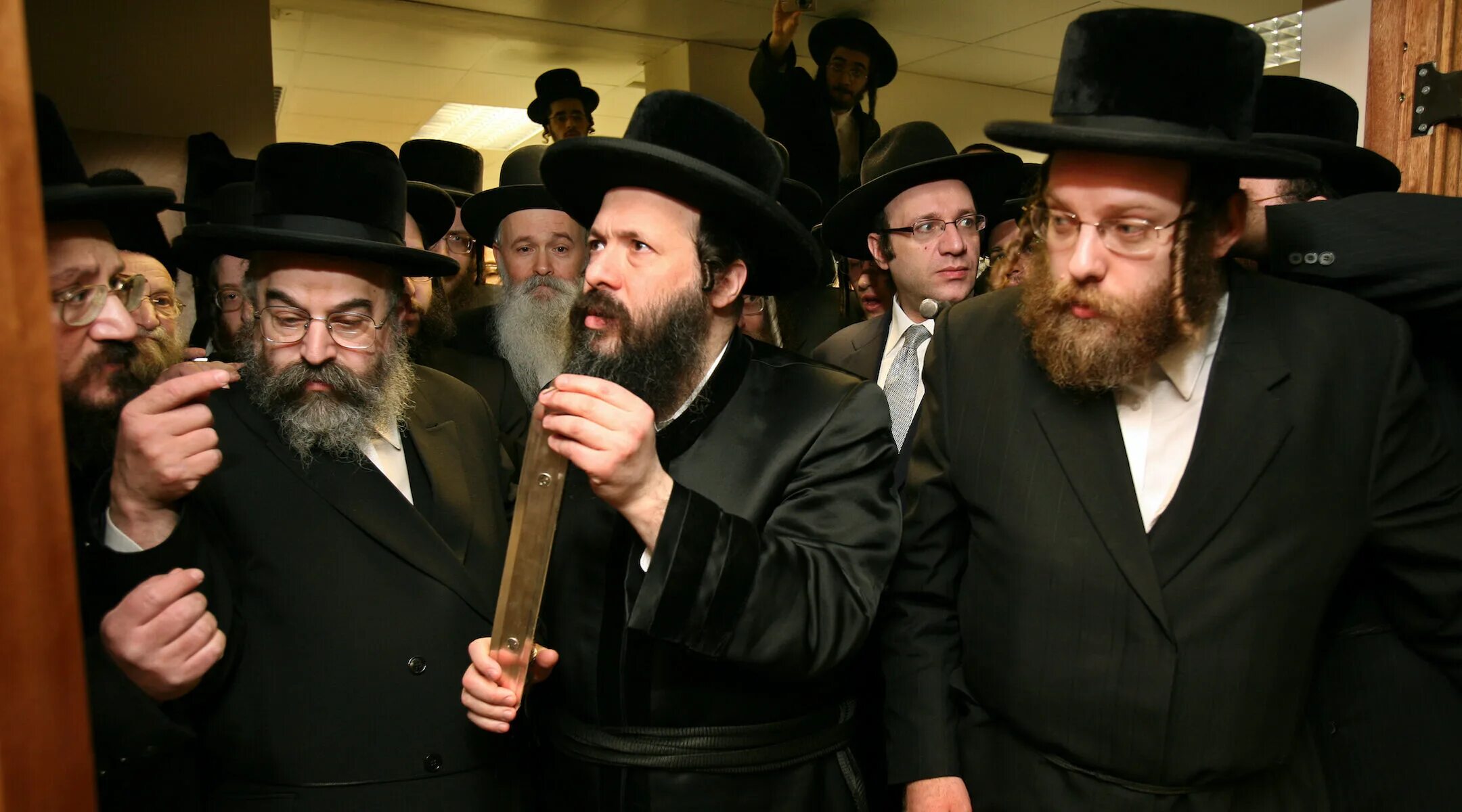 Раввины хасиды. Хасиды в нью-йорке. Еврейский квартал в нью-йорке. Синагога любавических хасидов. Американские евреи.