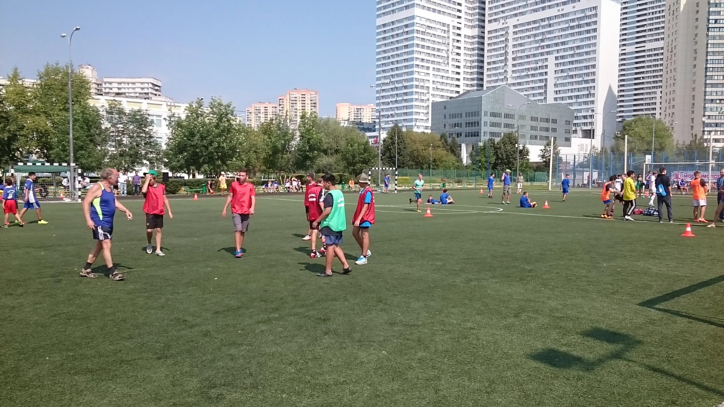 Теорема спорта на дубнинской. Теорема спорта, москва. Гбноу спортивный интернат чертаново москомспорта. Воркаут площадка чертаново. Фок волна на чертановской.