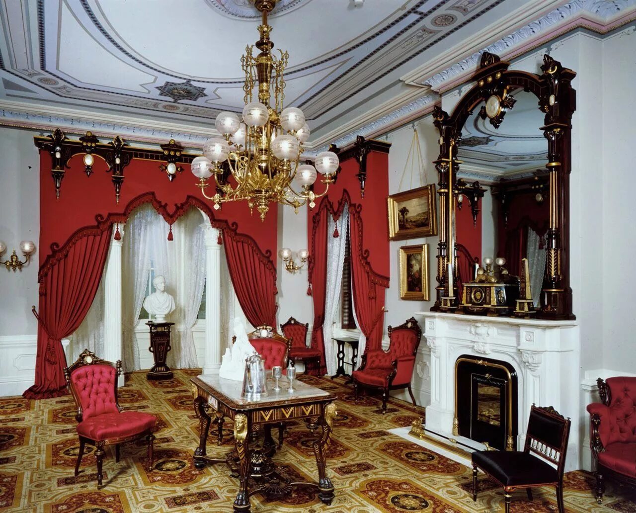 Ампир что это. Гостиная ампир. Стиль французское шато в интерьере. Ампир в интерьере 19 века. Ампир стиль империи.