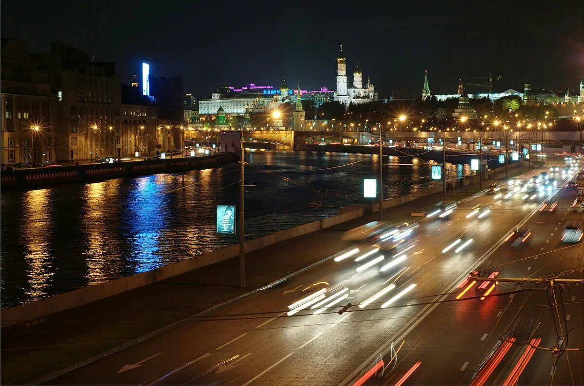 Москва вечером лето. Ночная Москва. Вечерняя набережная Москва. Ночная Москва набережная. Набережная Москвы ночью.