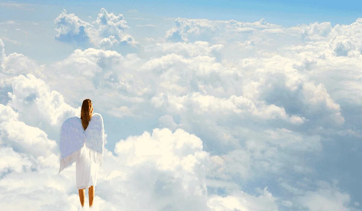 Обнимай улетай. Ангел в небе. Небесные ангелы. Ангел на облаке. Девушка ангел на облаке.