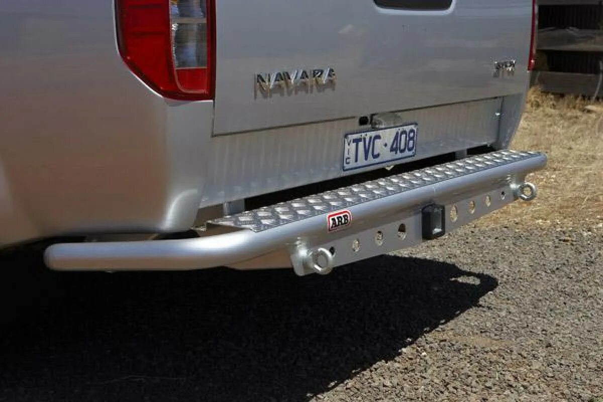 Задний бампер патфайндер r51. Силовой бампер на nissan navara d40. nissan navara подножка заднего бампера. задний силовой бампер ниссан навара d40 ниис. задний бампер arb.